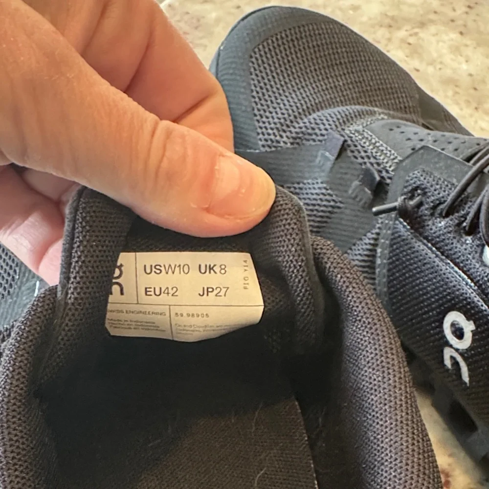 On Running Cloud 5 Black Athletic Shoes - Picture 3 of 6